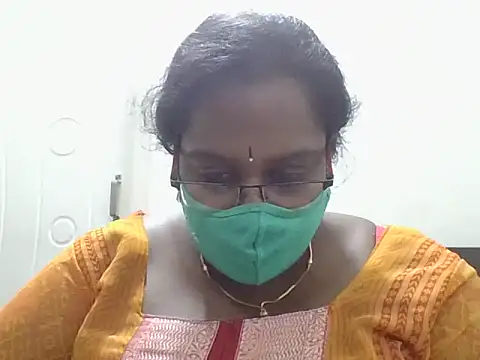 Snapshot of hootypriya chatting on November 14, 2025, 4:10 pm hootypriya online show from November 14, 2025, 4:10 pm