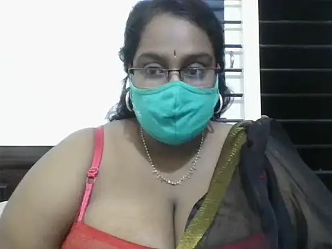 Snapshot of hootypriya chatting on December 2, 2025, 7:04 pm hootypriya online show from December 2, 2025, 7:04 pm