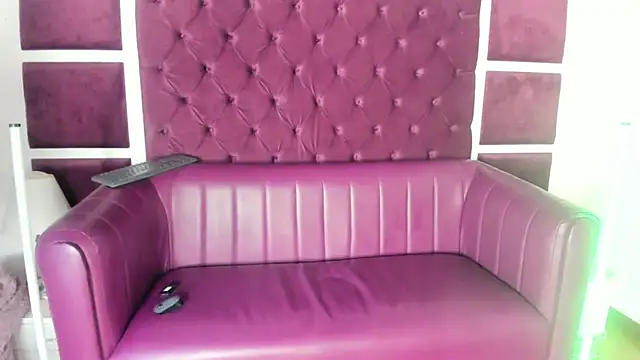 Snapshot of RossMildrey chatting on February 11, 2026, 10:37 am RossMildrey online show from February 11, 2026, 10:37 am