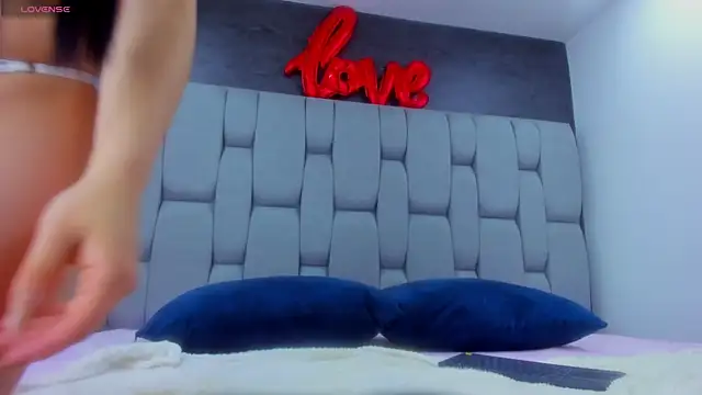 Julieta horney online show from December 1, 2025, 1:45 pm