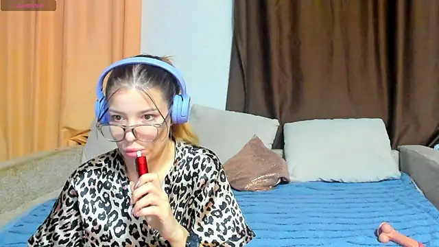 Eva purrr  online show from November 30, 2025, 1:17 am