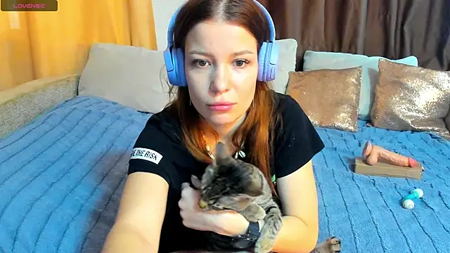 Eva purrr  online show from March 16, 2026, 8:07 am