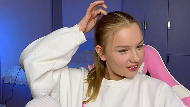 Lunar Flare online show from November 6, 2025, 11:25 am