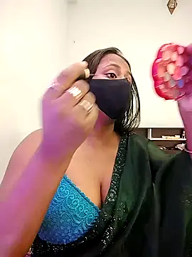 LoveLy-Soneya online show from December 17, 2025, 11:37 am