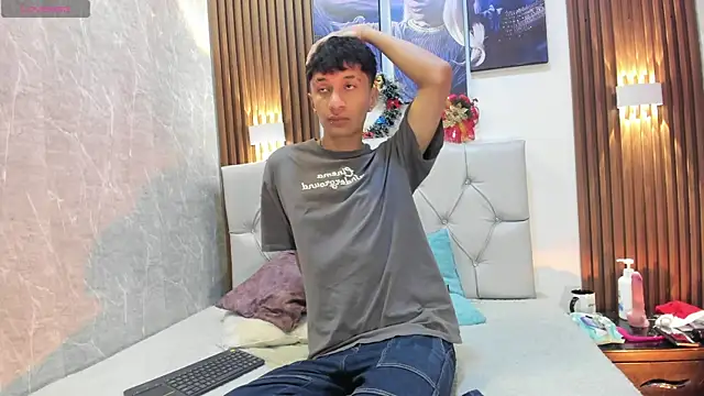 Elian Julian online show from December 2, 2025, 11:39 pm