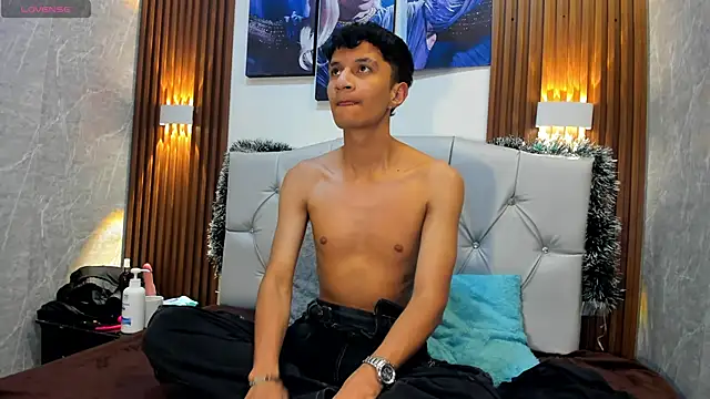 Elian Julian online show from November 25, 2025, 11:59 pm