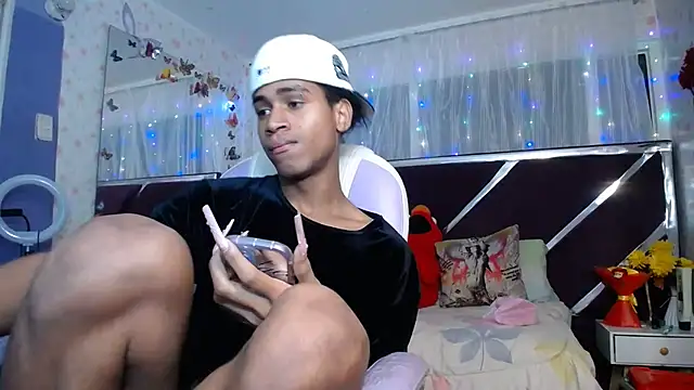 Snapshot of Santy_bigcock_01 chatting on July 18, 2026, 2:14 pm Santy bigcock 01 online show from July 18, 2026, 2:14 pm