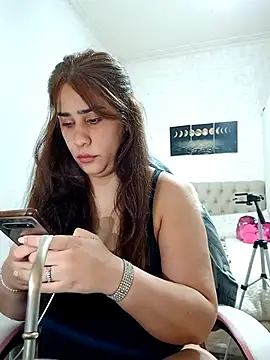 Snapshot of nahiarabiel33 chatting on November 6, 2025, 4:22 pm nahiarabiel33 online show from November 6, 2025, 4:22 pm