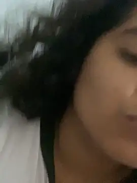 alana-silva online show from April 15, 2026, 3:23 am