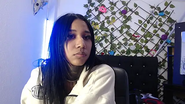 lyam ebony  online show from December 23, 2025, 1:27 am