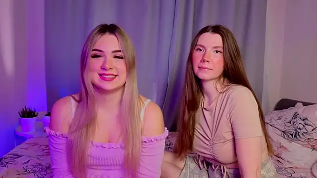 Snapshot of MelitaMoote chatting on November 17, 2025, 8:07 am MelitaMoote online show from November 17, 2025, 8:07 am