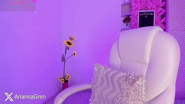 Arianna Gren18 online show from February 4, 2026, 1:39 pm