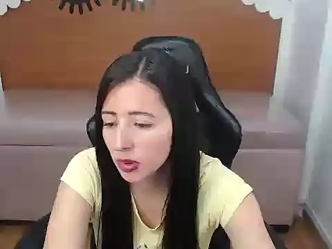 scarlett percy t online show from November 6, 2025, 7:51 pm