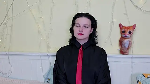 LatinaHuguenin online show from November 24, 2025, 7:08 am