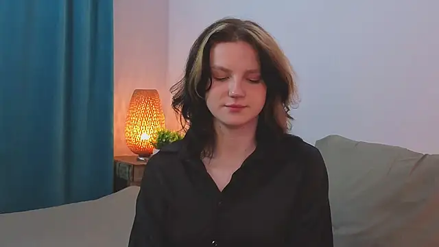 LatinaHuguenin online show from April 2, 2026, 9:10 pm