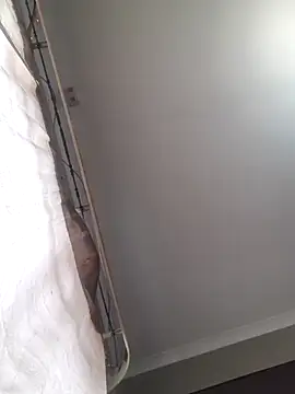 Qeenbrie online show from November 18, 2025, 10:18 am