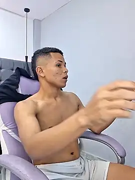 Liams18 online show from November 14, 2025, 12:58 am