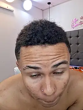 Liams18 online show from November 17, 2025, 11:09 pm