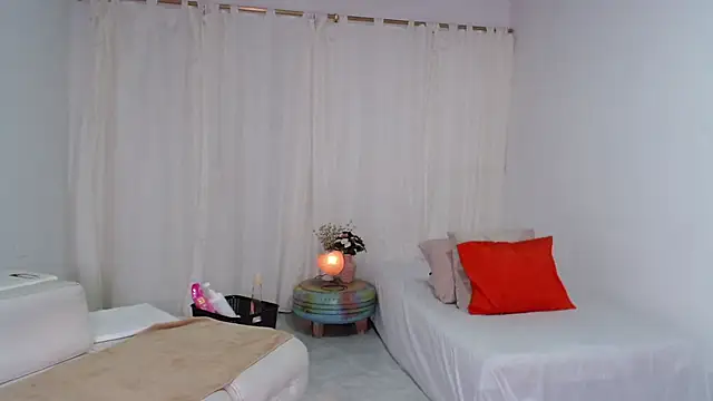 CoralReyes IH online show from November 19, 2025, 10:48 am