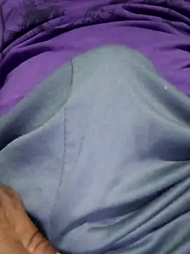 Alvaroz1992 online show from November 23, 2025, 8:41 pm