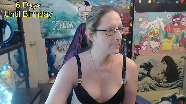 Savanah Banana  online show from May 16, 2026, 10:03 am
