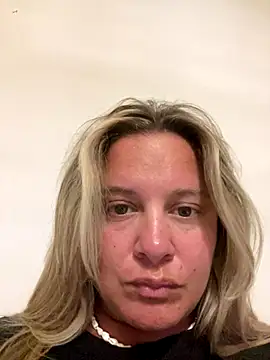 sofiabross online show from November 5, 2025, 4:37 am