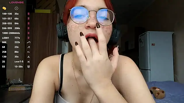 AnnikaDidomenico online show from November 11, 2025, 8:31 am