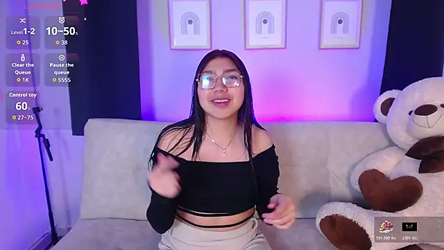 Mia Blair  online show from November 14, 2025, 12:31 pm