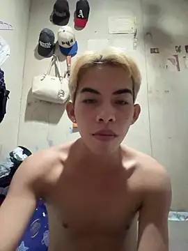 Urhotsilverboy online show from June 3, 2026, 8:13 pm