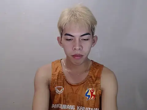 Urhotsilverboy online show from May 29, 2026, 3:51 pm