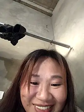 Snapshot of MINSSA502 chatting on December 19, 2025, 12:14 am MINSSA502 online show from December 19, 2025, 12:14 am