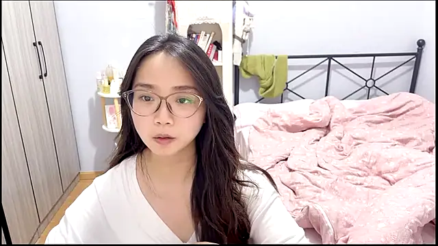 Snapshot of Hmm_0303 chatting on April 25, 2026, 5:10 pm Hmm 0303 online show from April 25, 2026, 5:10 pm
