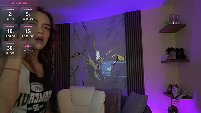 Snapshot of TessaaFox chatting on February 2, 2026, 12:04 pm TessaaFox online show from February 2, 2026, 12:04 pm