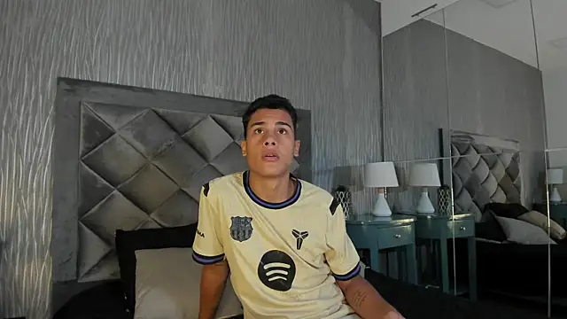 Snapshot of Dominic_Burk chatting on November 6, 2025, 7:18 pm Dominic Burk online show from November 6, 2025, 7:18 pm