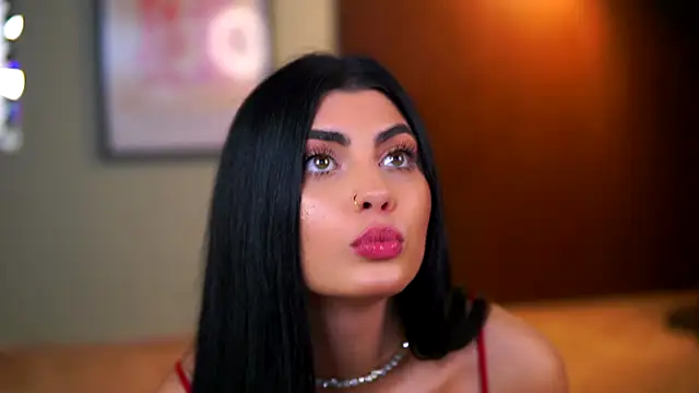 RavennaDArcy online show from November 11, 2025, 7:19 pm