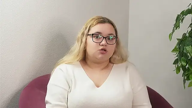 JoliePimpare online show from November 7, 2025, 11:48 am