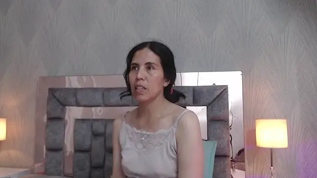 GiselaZivic online show from April 15, 2026, 6:56 pm