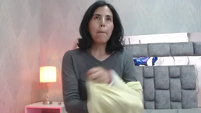 GiselaZivic online show from April 16, 2026, 7:14 pm