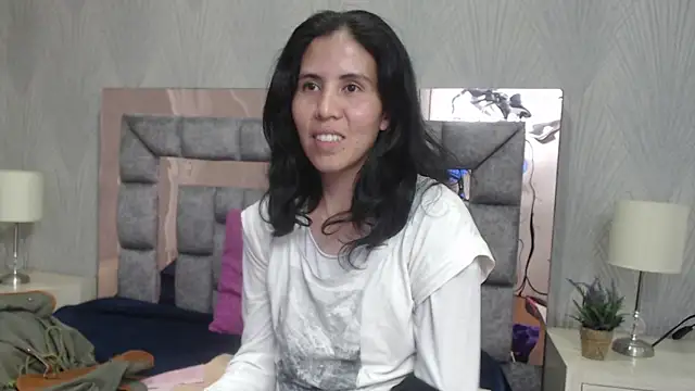 GiselaZivic online show from December 16, 2025, 7:40 pm