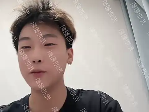 yangyang2006 online show from November 6, 2025, 10:41 am