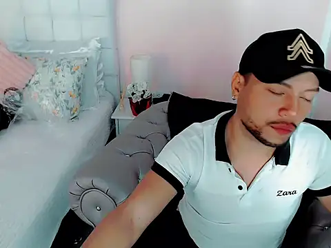 sebastian cruz  online show from November 13, 2025, 7:18 pm