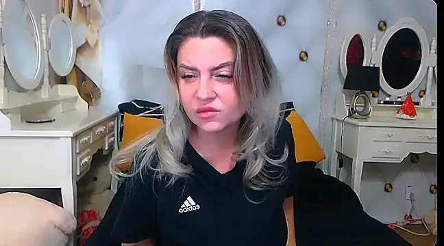 xplayfullblondexx online show from January 13, 2025, 6:06 am