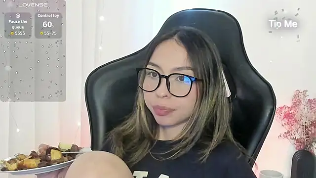 LuluuBerry online show from December 21, 2025, 9:37 pm