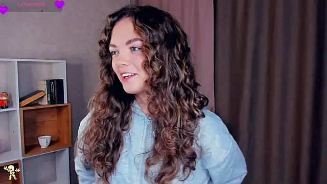 Snapshot of LaurelSatunas chatting on November 13, 2025, 4:38 am LaurelSatunas online show from November 13, 2025, 4:38 am