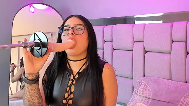 Amy whittee online show from December 5, 2025, 7:23 pm