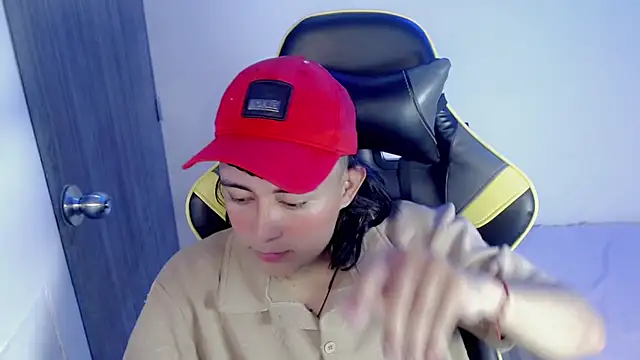 Snapshot of Tatann_18 chatting on November 7, 2025, 6:12 pm Tatann 18 online show from November 7, 2025, 6:12 pm