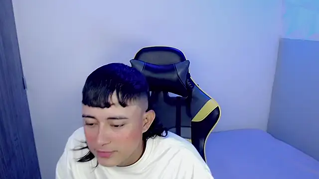 Snapshot of Tatann_18 chatting on November 5, 2025, 9:51 pm Tatann 18 online show from November 5, 2025, 9:51 pm