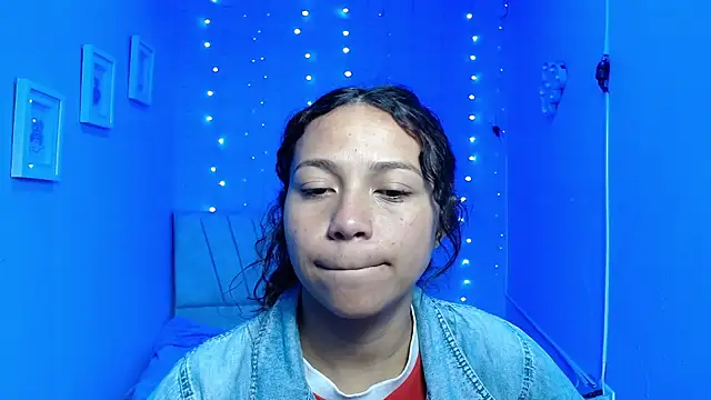 monika 256 online show from November 11, 2025, 1:06 pm