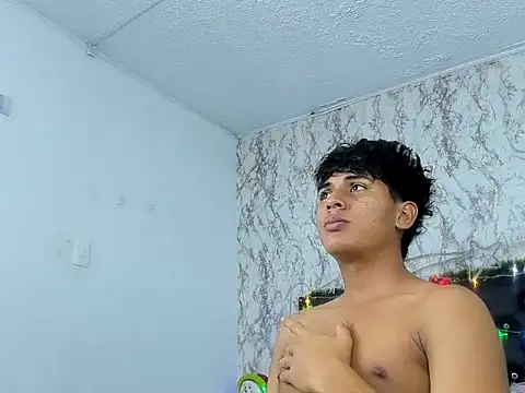 Valentino Lane online show from December 21, 2025, 2:35 am