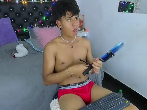 Valentino Lane online show from December 15, 2025, 2:06 am